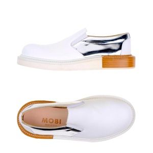 Italian Brand Mobi White Silver moccasins Made in Italy loafers Size 10 US